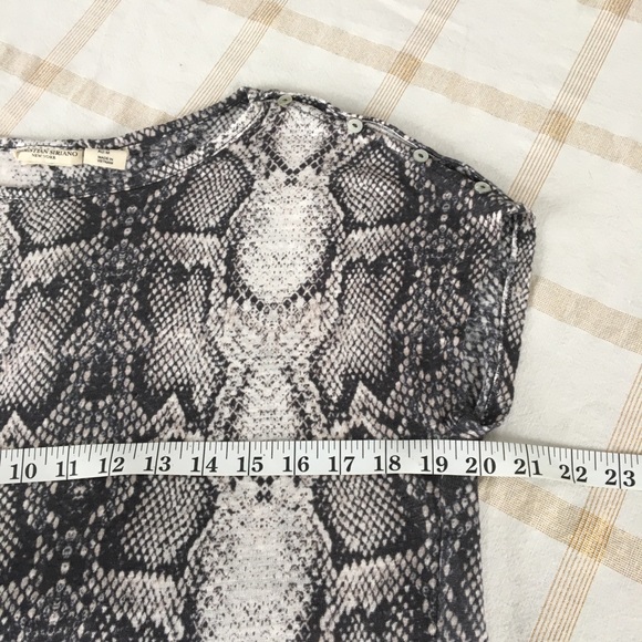CHRISTIAN SIRIANO NY M SNAKE PRINT BUTTON SHOULDERS DETAILING TOP - Picture 6 of 12